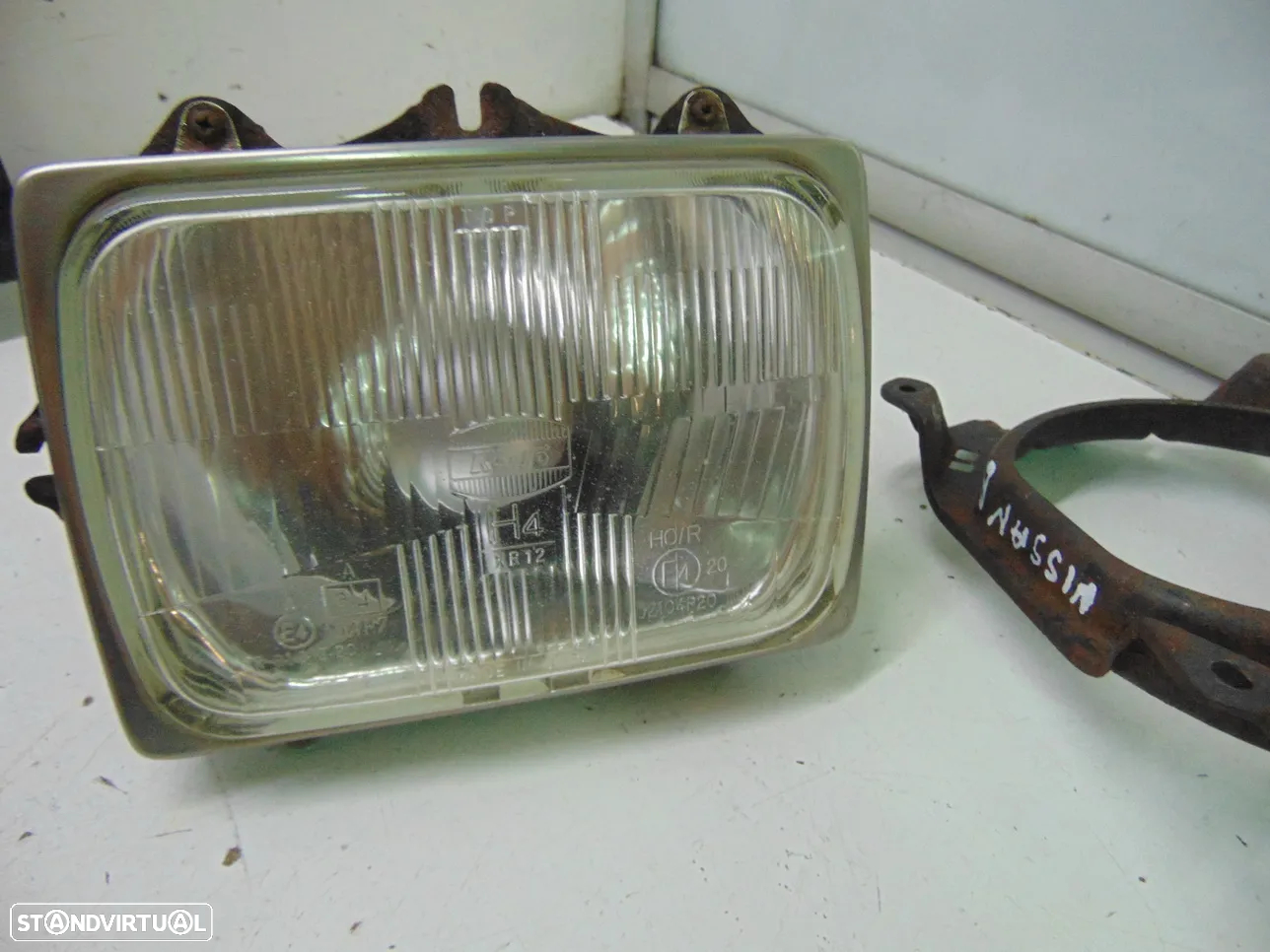 Nissan Urvan grelha frontal - 9