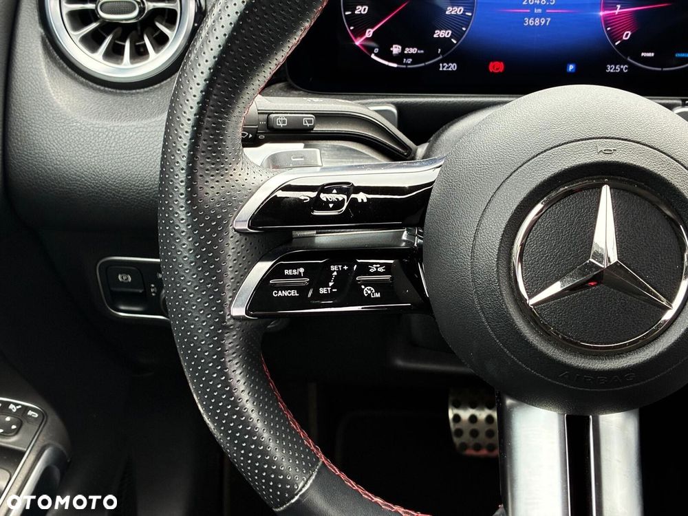 Mercedes-Benz GLB - 11