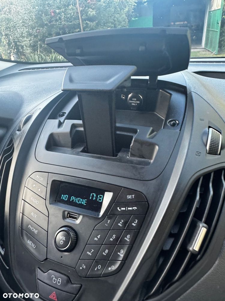 Ford Tourneo Courier 1.0 EcoBoost Titanium - 23