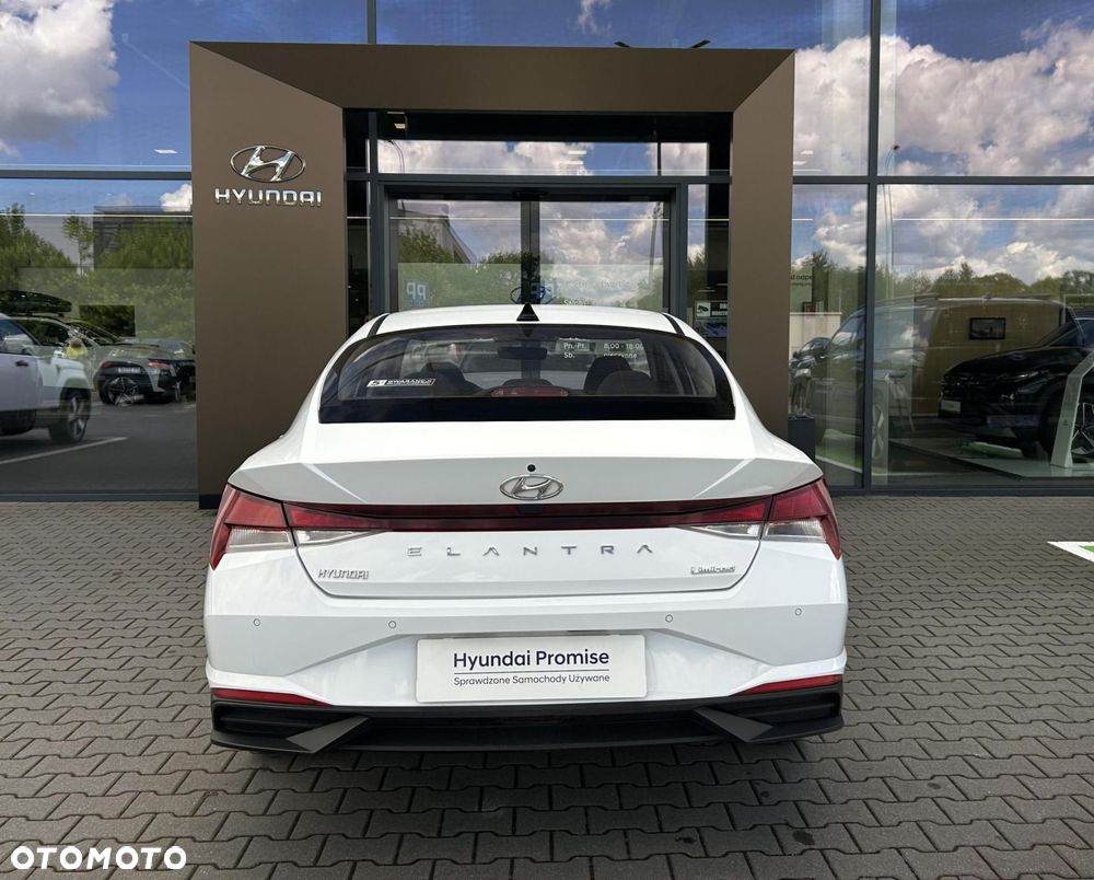 Hyundai Elantra - 8
