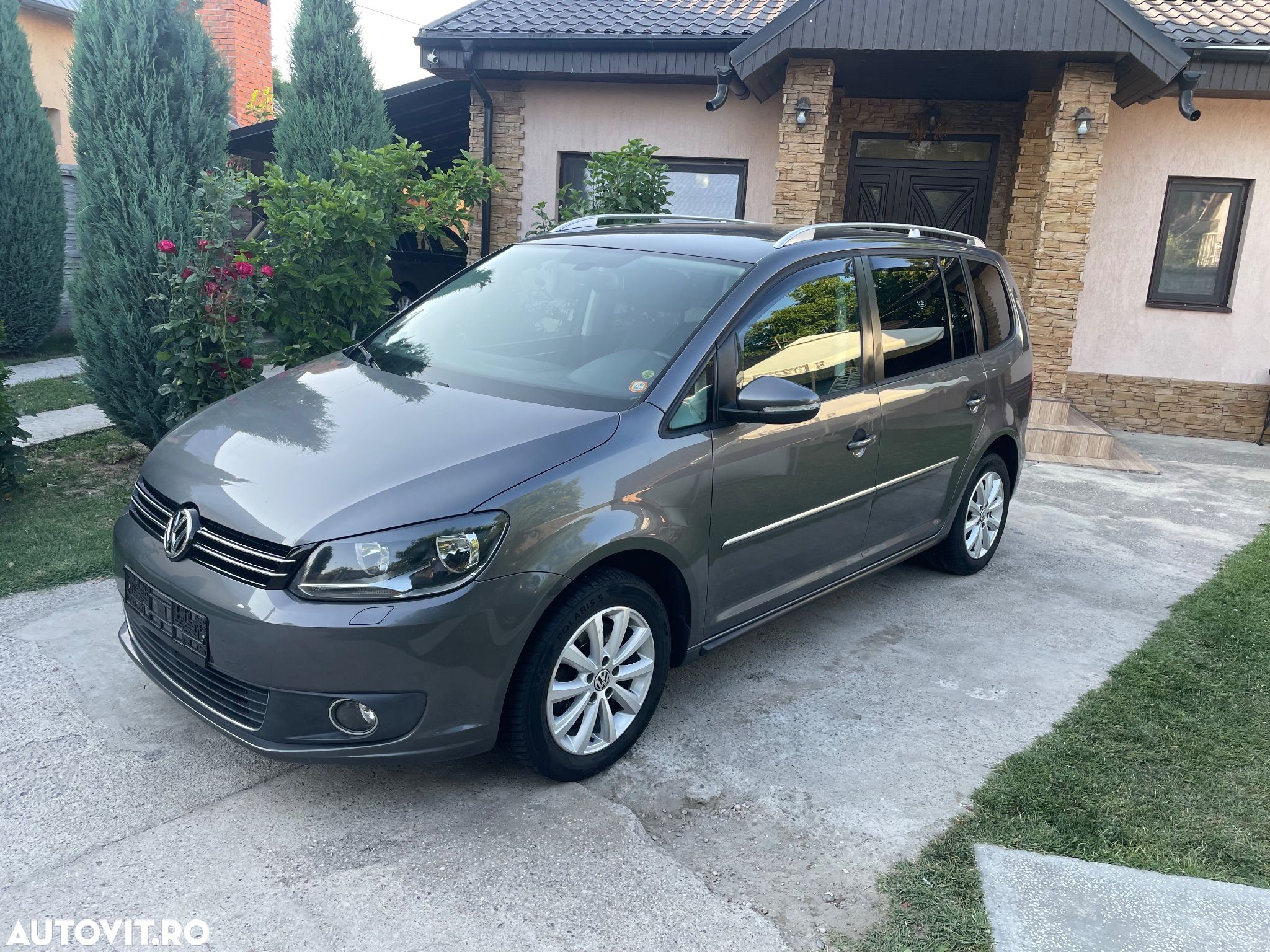 Volkswagen Touran - 1