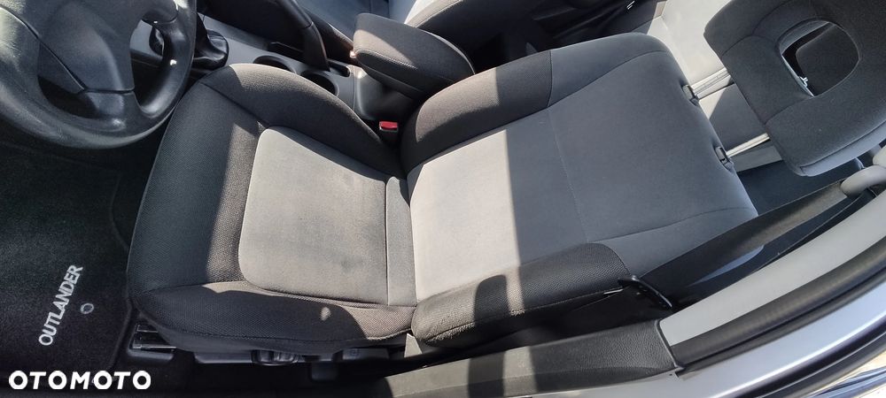 Mitsubishi Outlander 2.0 2WD Invite - 19