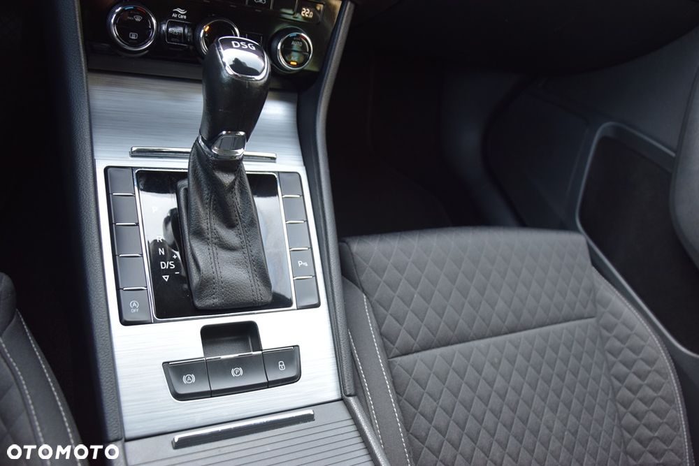 Skoda Superb 2.0 TDI Ambition DSG7 - 24