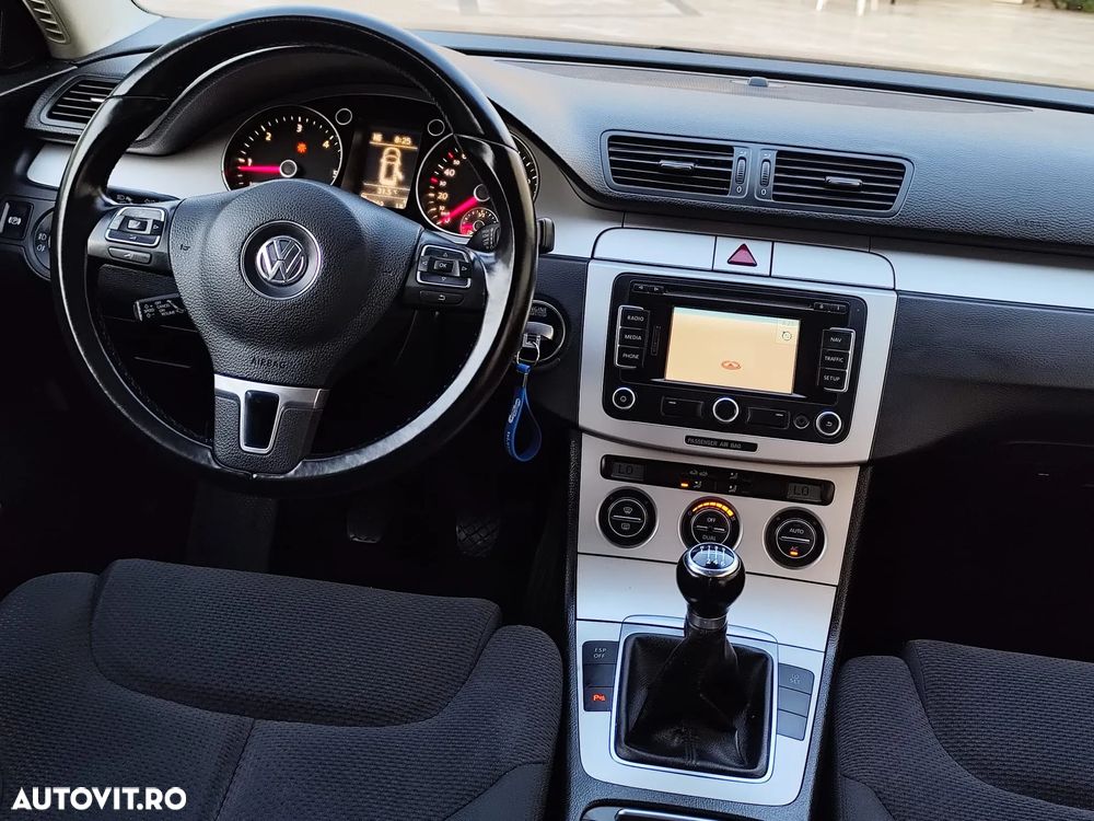 Volkswagen Passat - 12