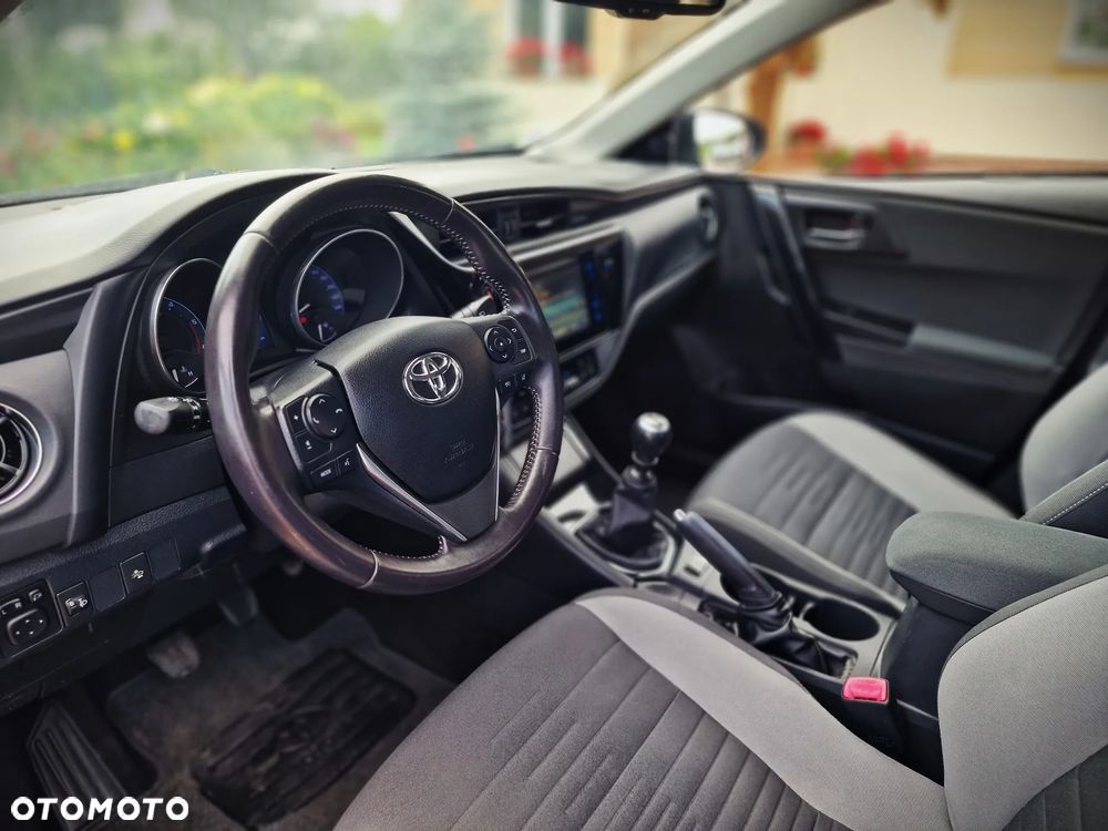 Toyota Auris 1.6 D-4D Prestige - 21