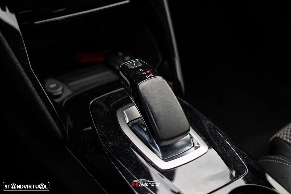 Peugeot e-2008 50 kWh GT - 22