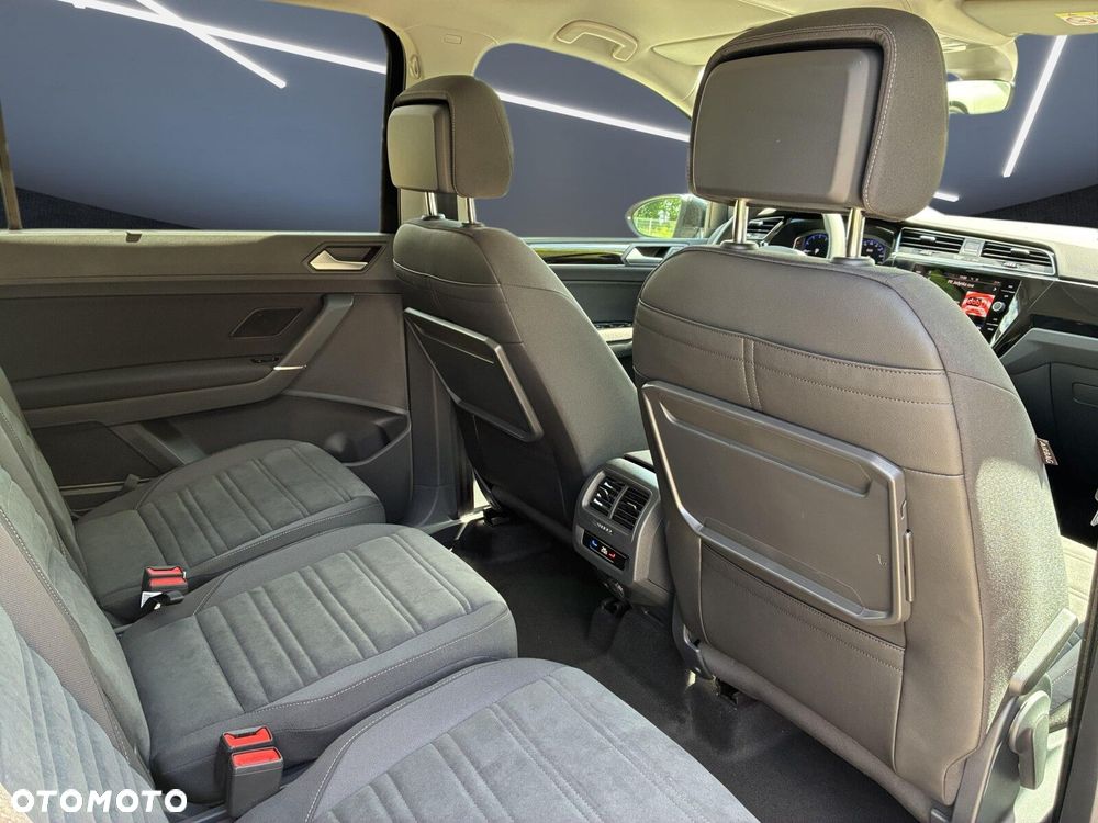 Volkswagen Touran - 27