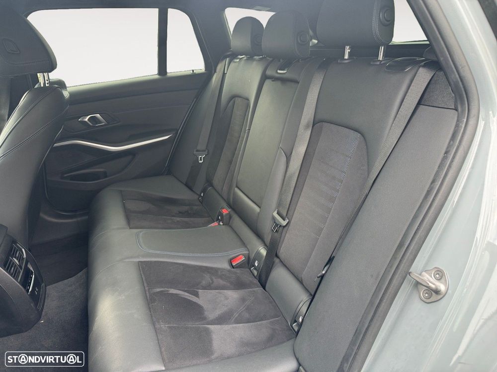 BMW 320 d Touring Pack Desportivo M Auto - 13