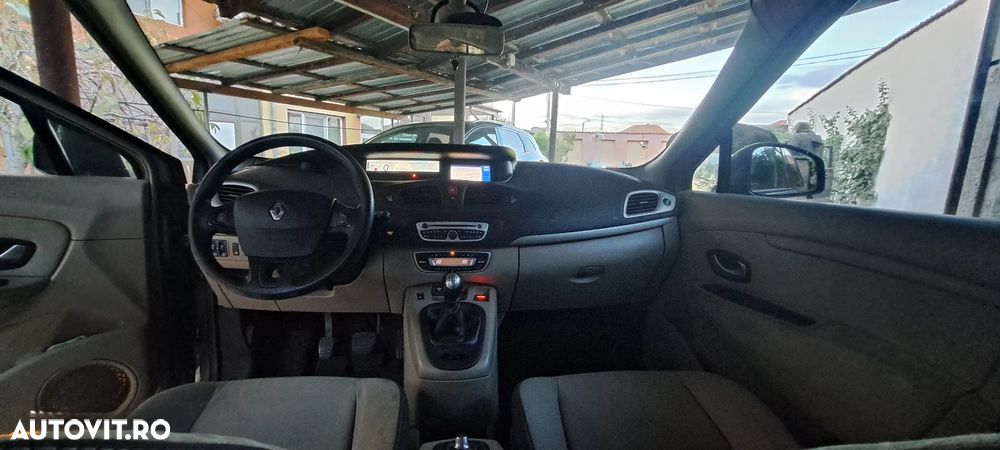 Renault Grand Scenic - 12