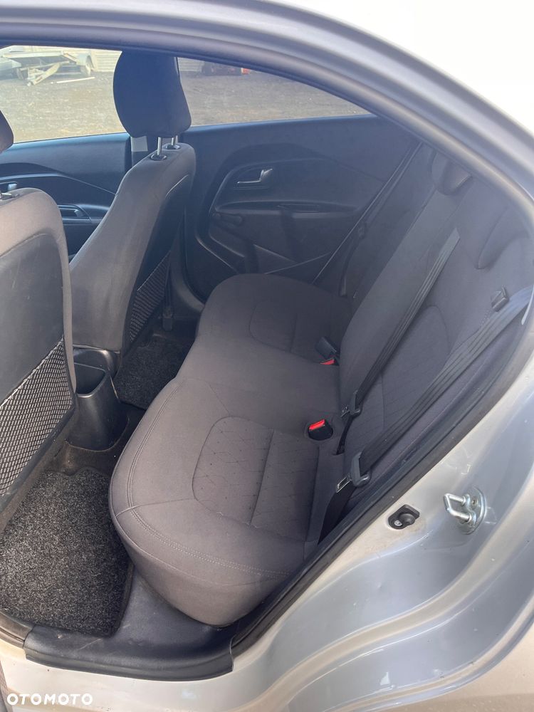 Kia Rio - 6