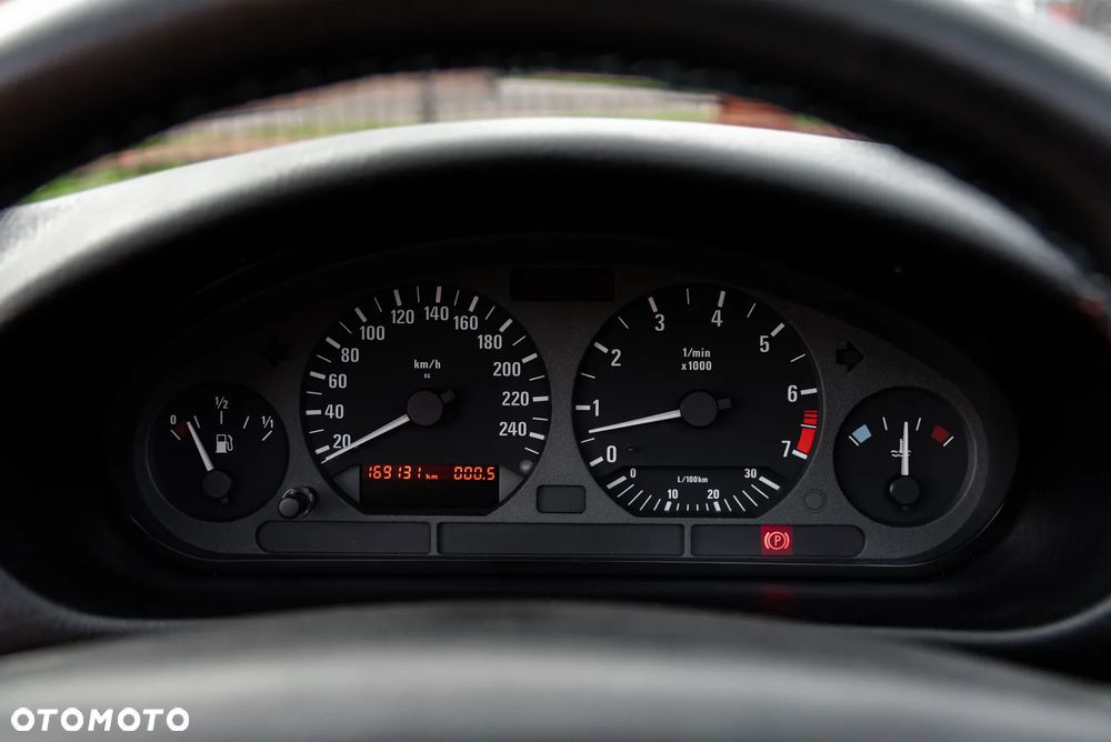 BMW Seria 3 - 32