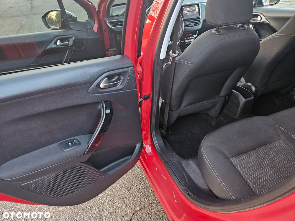 Peugeot 208 PureTech 82 Start & Stop Allure - 9