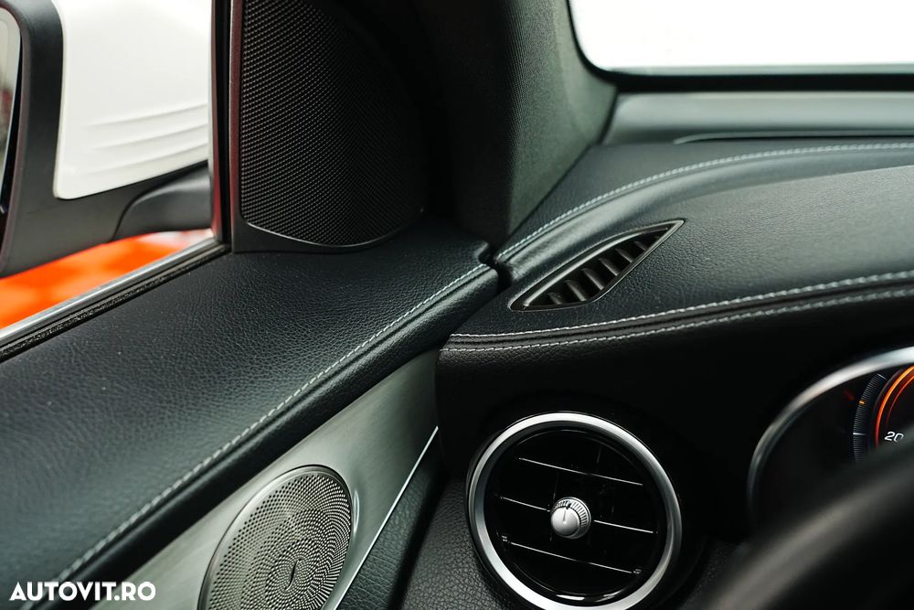 Mercedes-Benz GLC 300 e 4Matic 9G-TRONIC AMG Line - 12