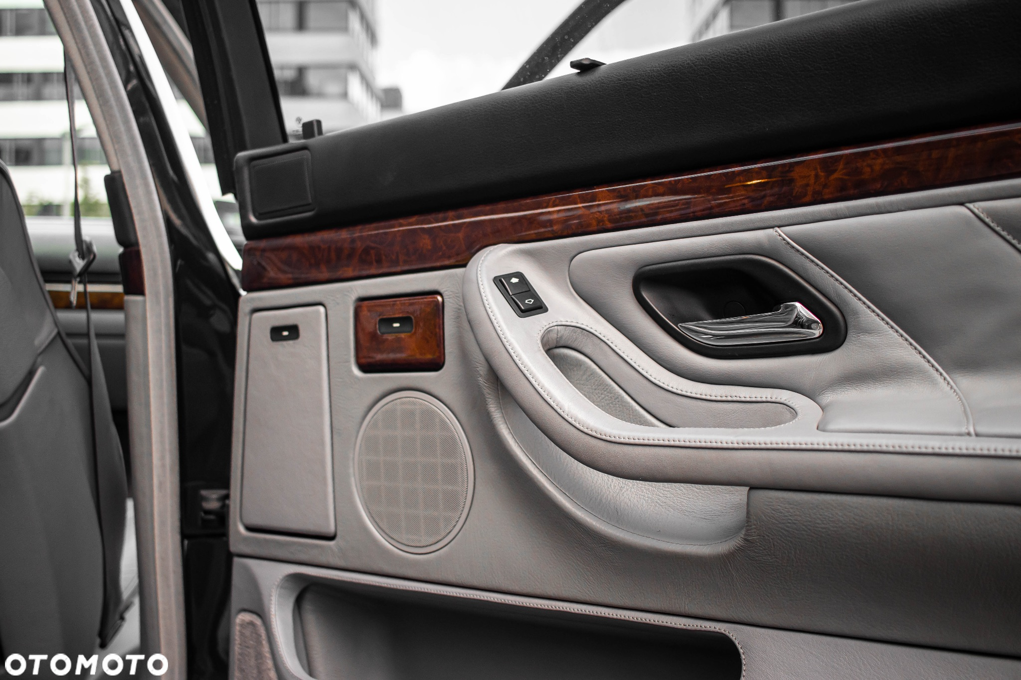 BMW Seria 7 750iL - 30