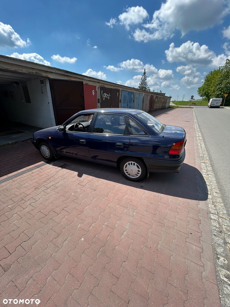 Opel Astra 1.4 Base - 3