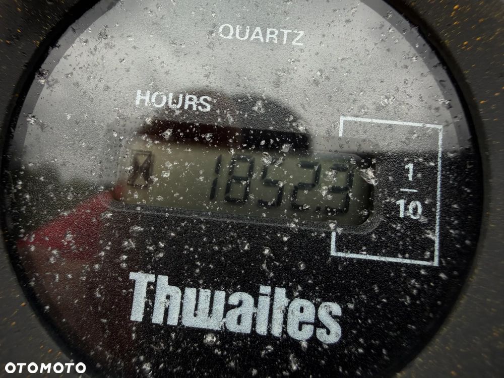 Thwaites MACH Wozidło Budowlane-Rolnicze. Wózek z Obrotową Kolebą. 3 tony ładowność. 4x4. Silnik YANMAR 4 cylindry 50 km. Jazda 3 prędkości. Maszyna w ładnym stanie z Norweskiego Gospodarstwa! Ani deka luzów i wycieków! Pełny Oryginał. Hamulce brzytwa. Serwisy w DEKRA. Maszyna Woziła lekkie ładunki. Wielka Okazja. Wszystko w pełnym Oryginale. Opony Oryginał. Oświetlenie Fabryczne!  Mocny Silnik 4 cylindry. OKAZJA TANIO - 3