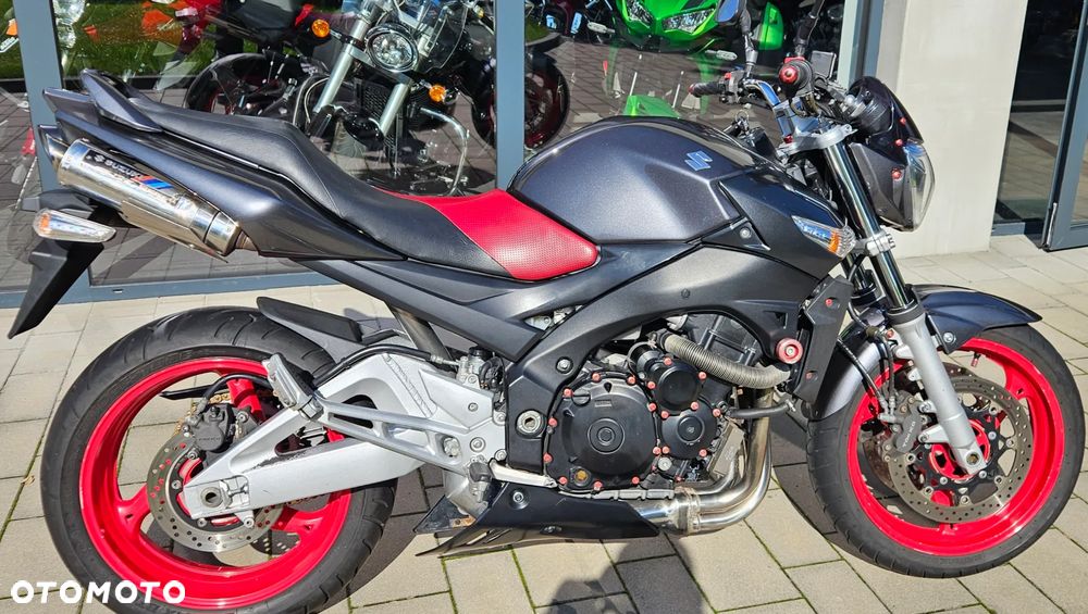 Suzuki GSR - 10