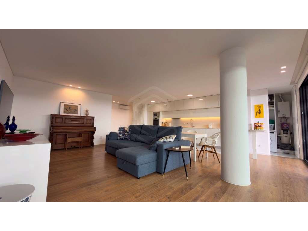 Apartamento T4 em condomínio com duas piscinas, frente para o mar, ...