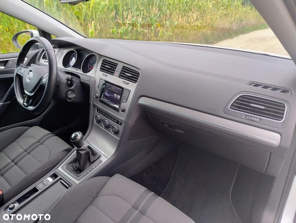 Volkswagen Golf - 10