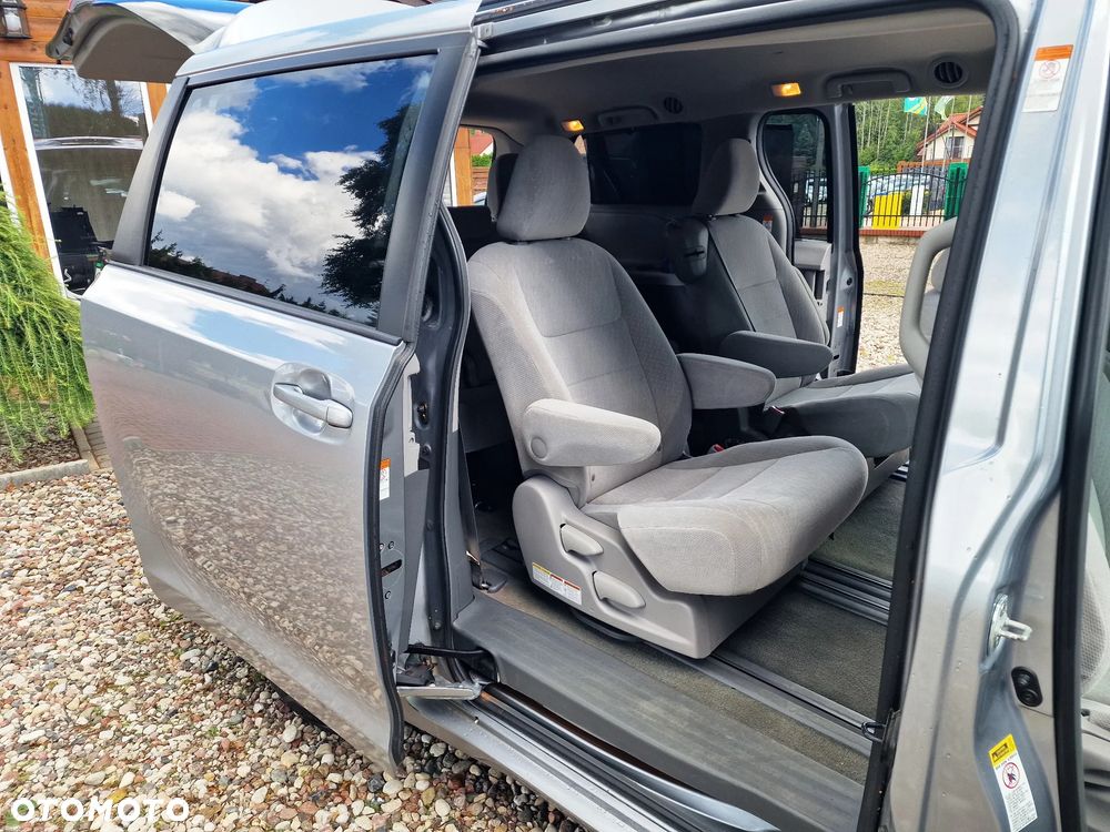 Toyota Sienna - 16
