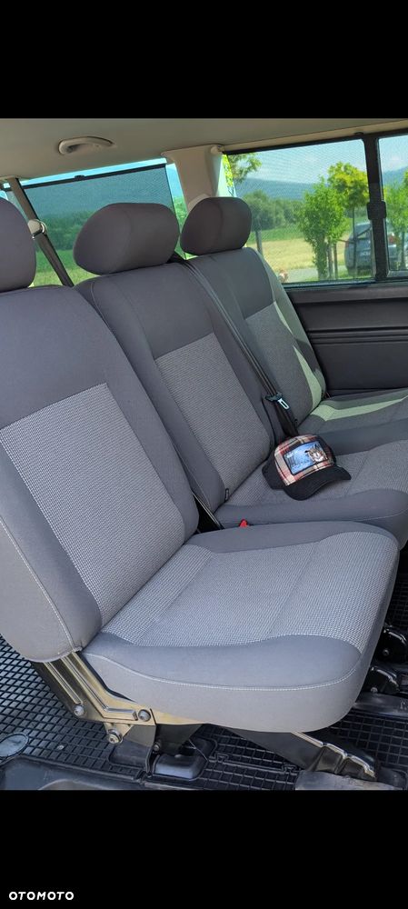 Volkswagen Caravelle - 16