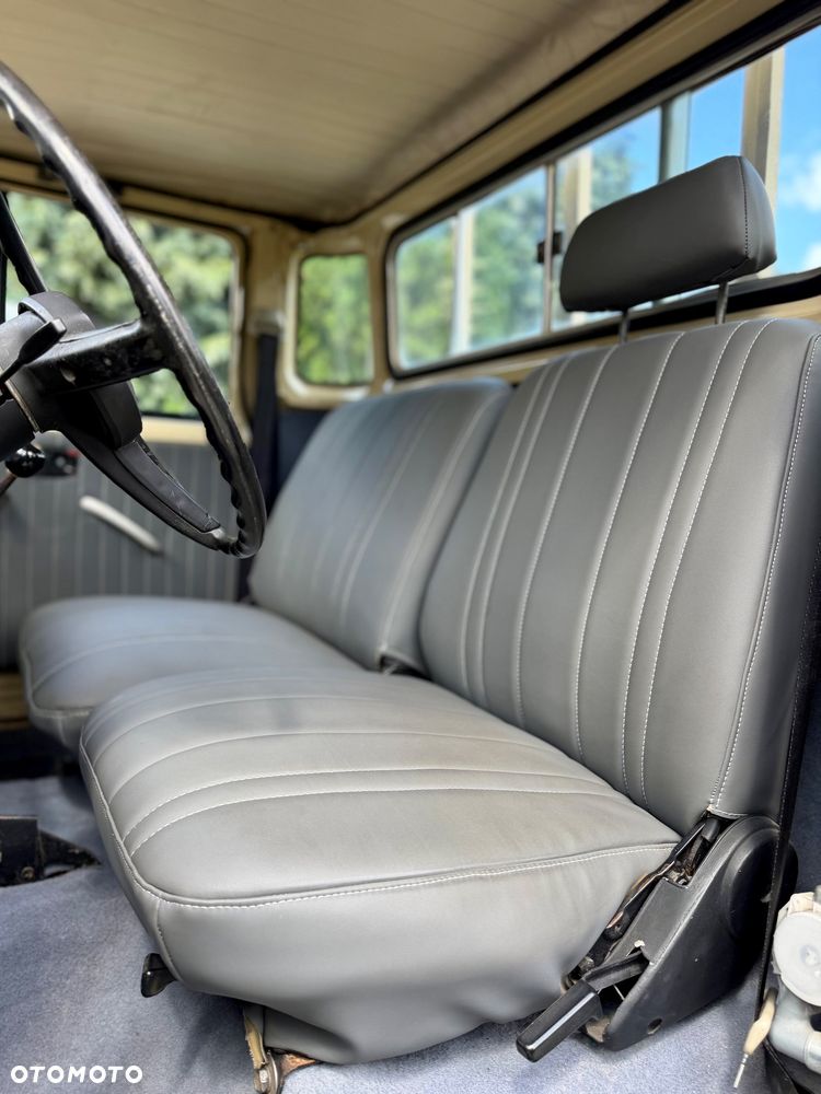 Toyota Land Cruiser - 32