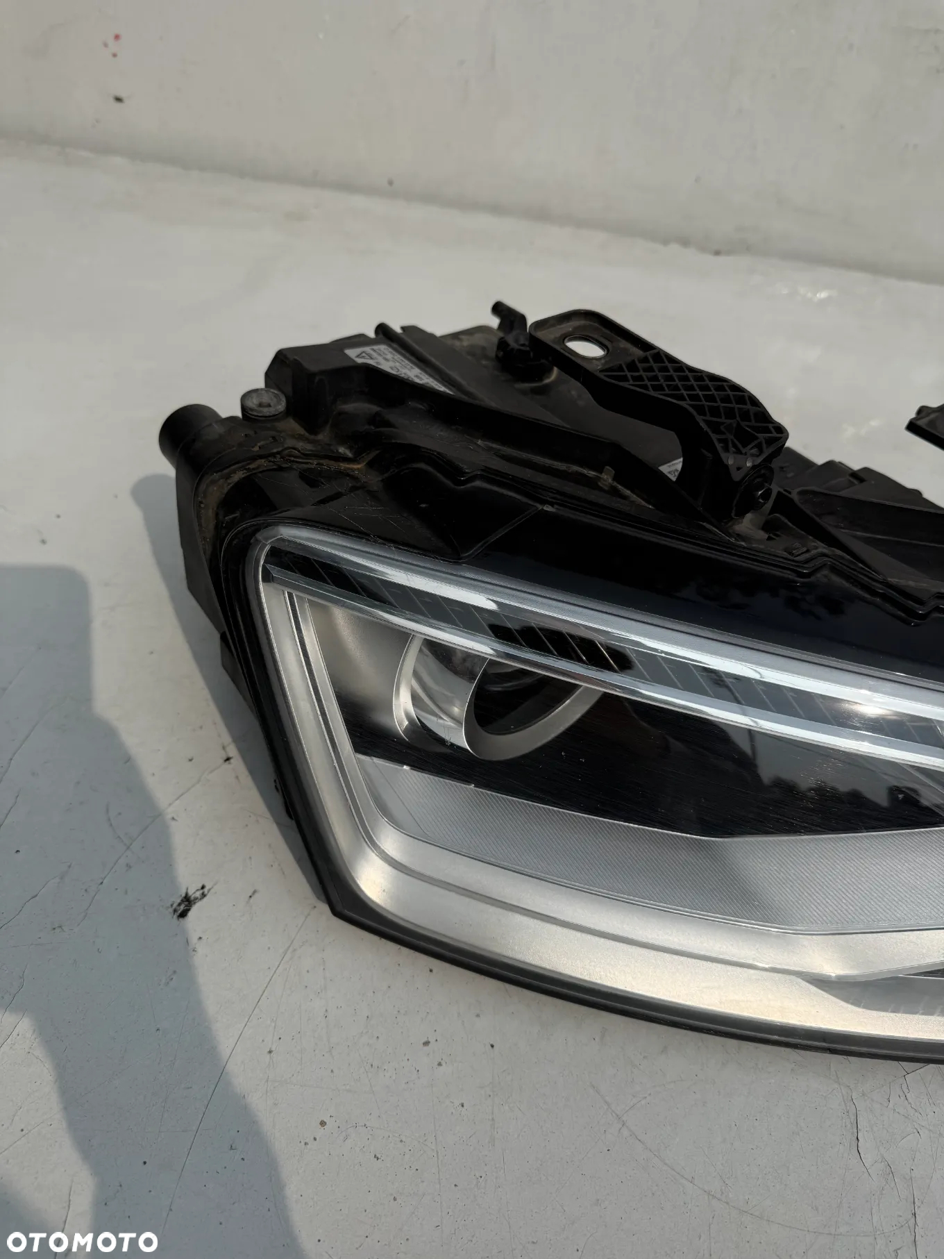 AUDI Q3 8U PRAWA LAMPA PRZÓD XENON LED 8U0941006 - 2