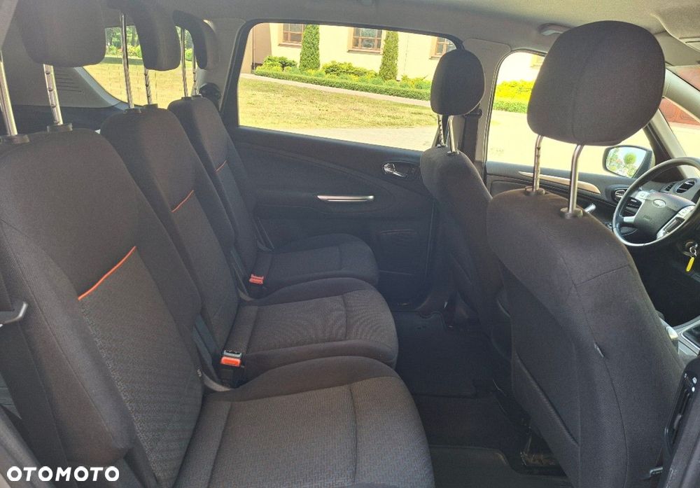 Ford S-Max - 17