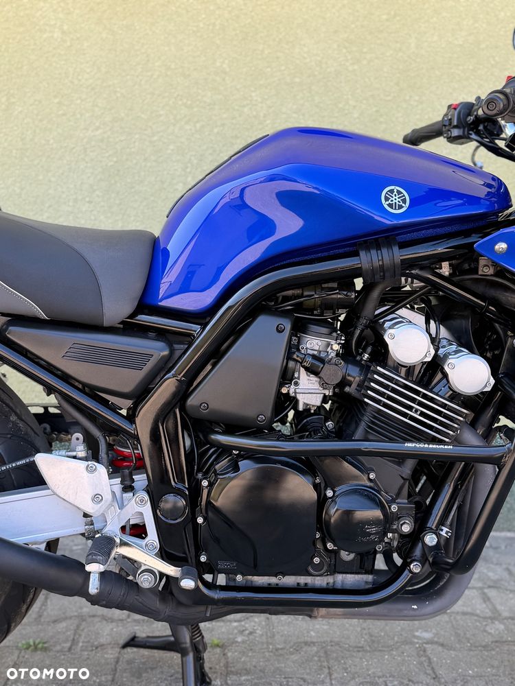 Yamaha FZS - 8
