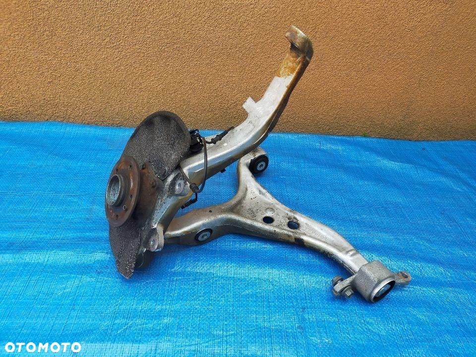 MERCEDES ML GLE 166 4.0 Benzyna LEWA ZWROTNICA WAHACZ PIASTA