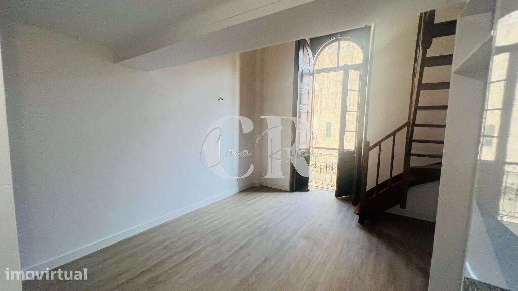 T1 Duplex totalmente renovado em frente à Sé Velha de Coimbra - Grande imagem: 5/46