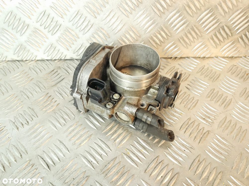 Przepustnica VW Audi Seat Skoda 97-06r. 2.3 VR5  021133066 - 3