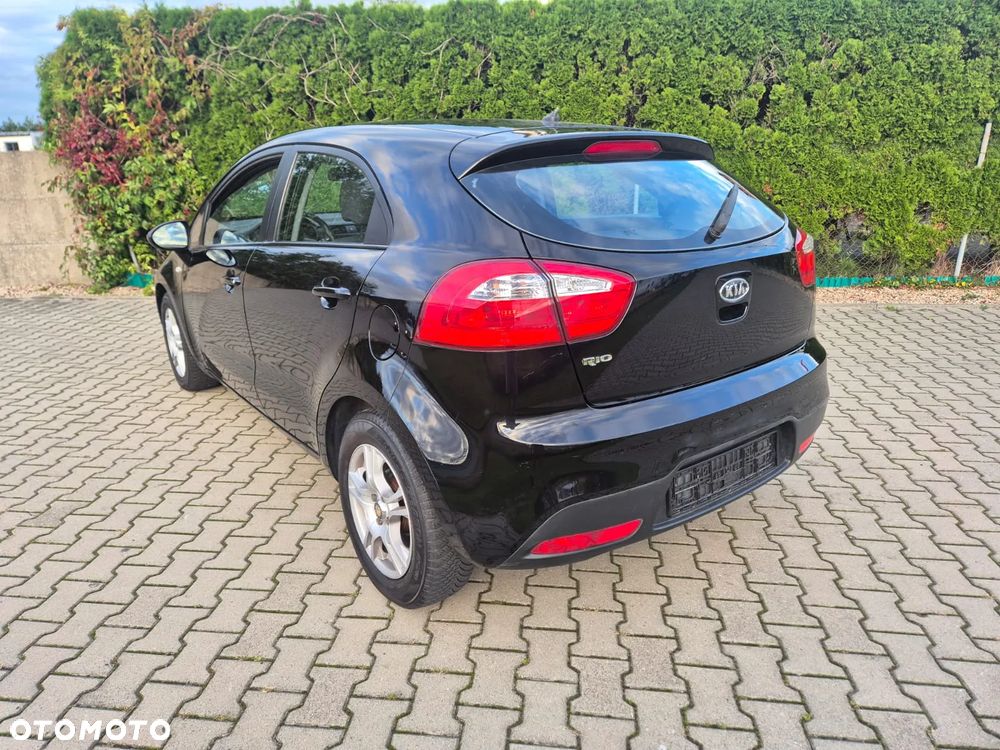 Kia Rio - 5