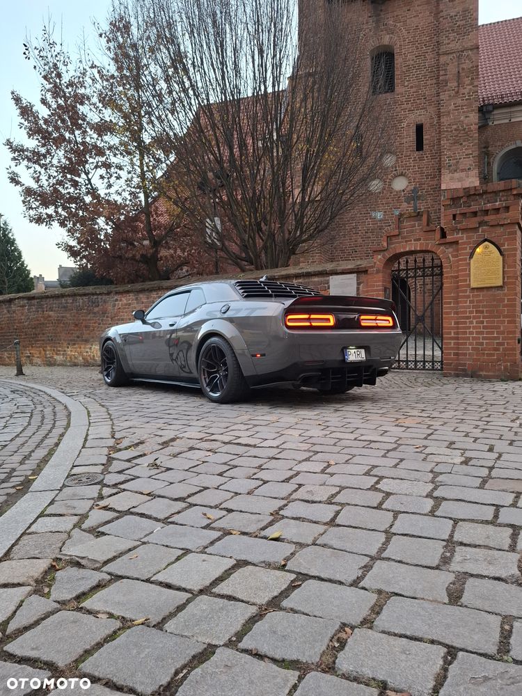 Dodge Challenger - 8