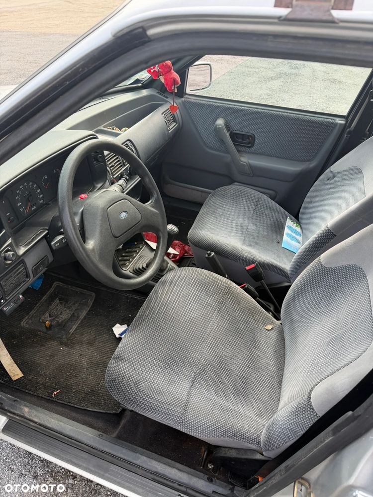 Ford Escort 1.3 CL - 14