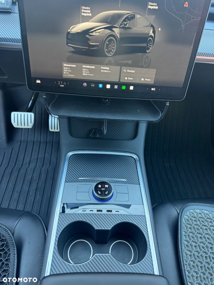 Tesla Model Y Performance AWD - 13