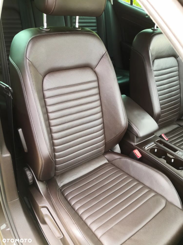 Volkswagen Passat - 30