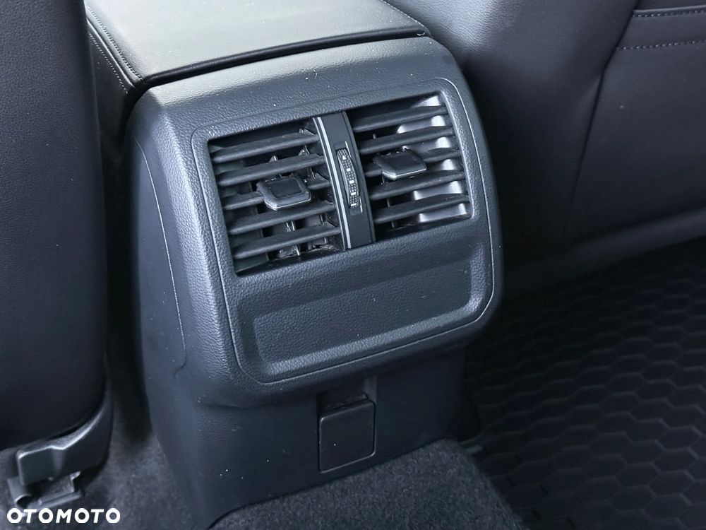 Volkswagen Passat Variant 2.0 TDI Elegance DSG - 31