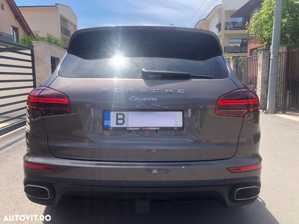 Porsche Cayenne 3.0 L V6 - 4