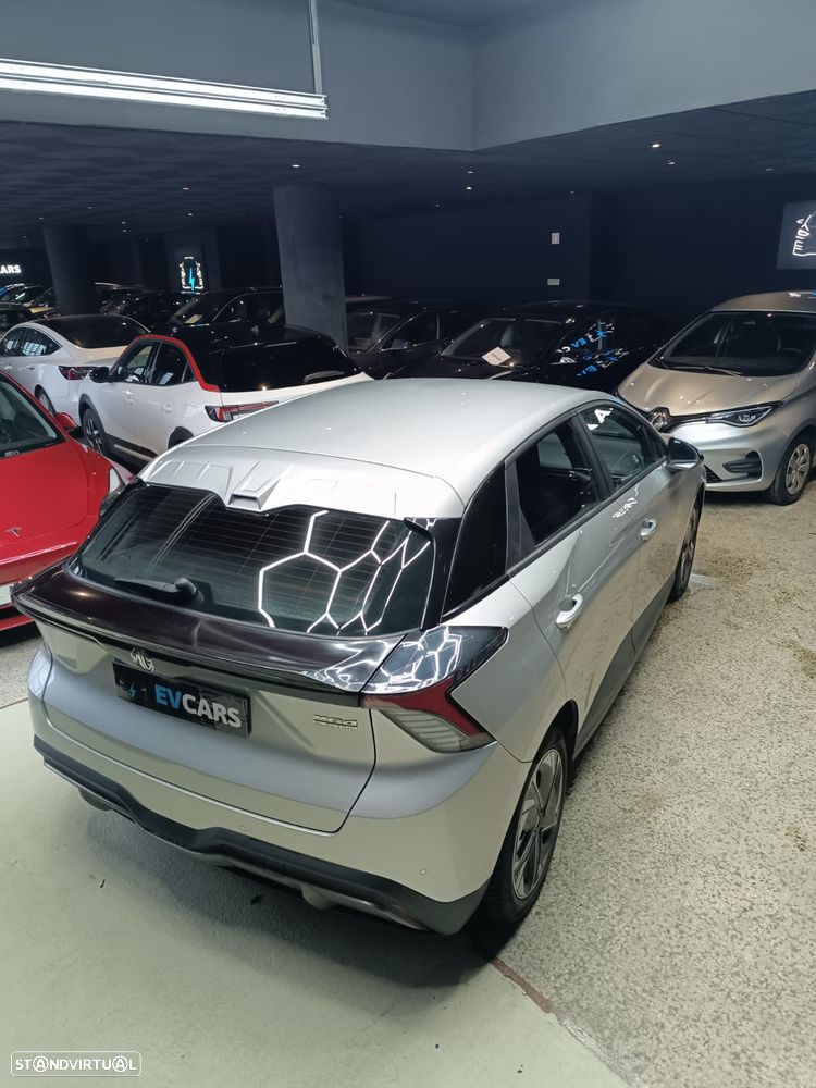 MG MG4 64 kWh Luxury - 23