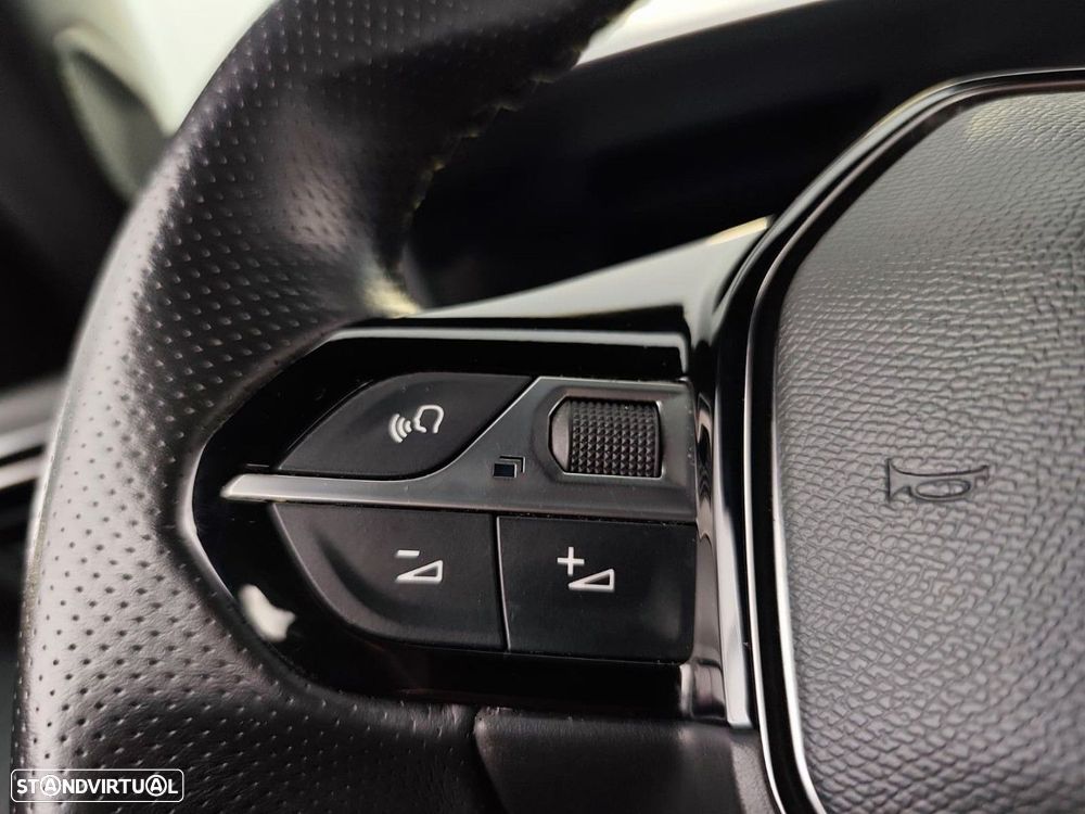 Peugeot 2008 1.5 BlueHDi GT - 14