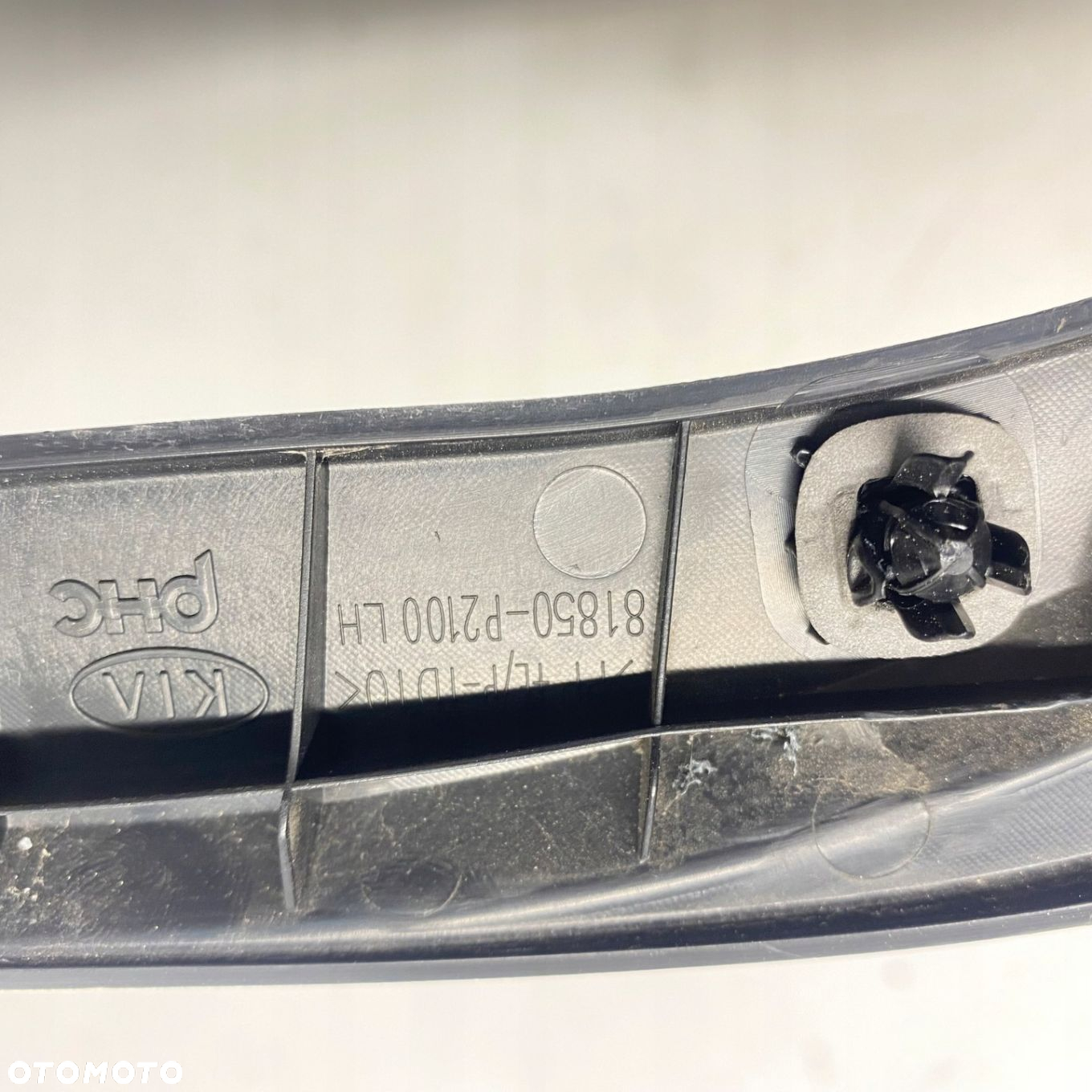 CZUJNIK KALPY BAGAŻNIKA LEWY KIA SORENTO IV 20- 81850-P2100 - 3