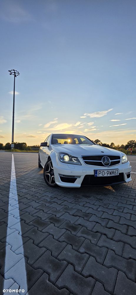 Mercedes-Benz Klasa C 63 AMG - 22