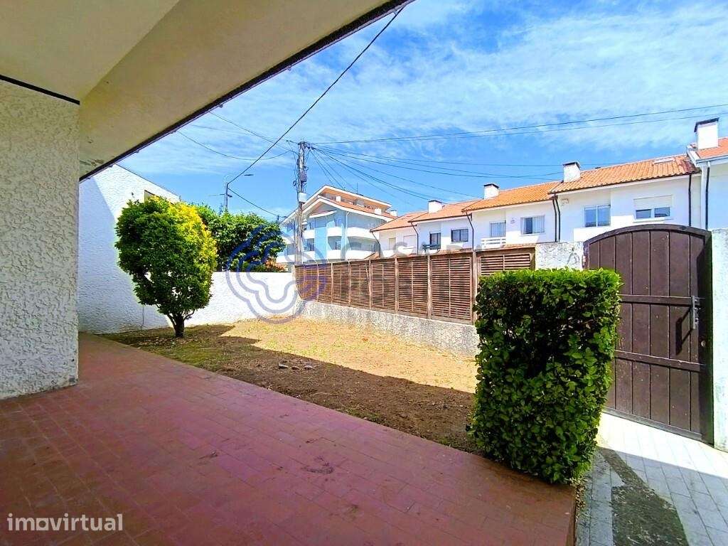 Moradia em Miramar c/jardim, terraço, varandas, garagem, 02 salas, 03 - Grande imagem: 2/22