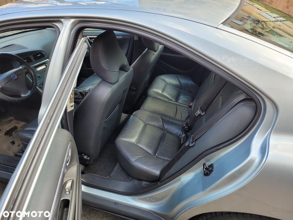 Volvo S60 2.4D Momentum - 6