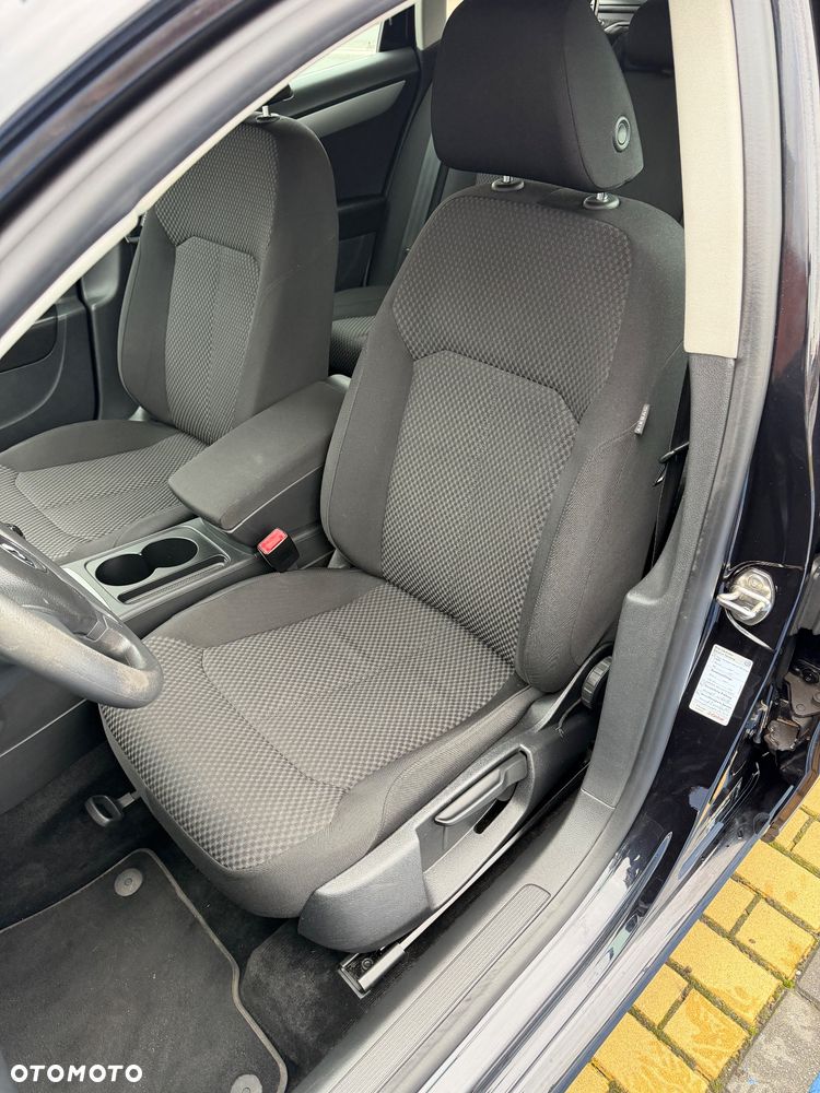 Volkswagen Passat 2.0 TDI BlueMotion Technology Comfortline - 14