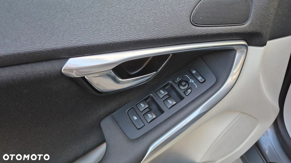 Volvo V40 T3 Drive-E Momentum - 26