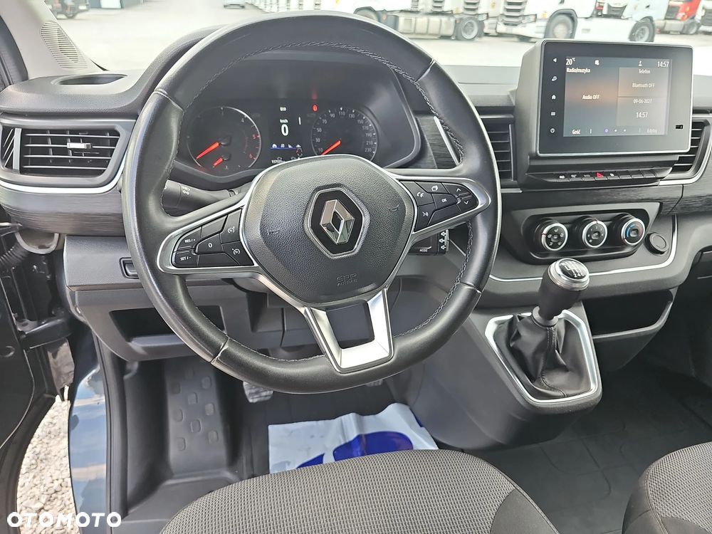 Renault Trafic 2.0 dCi - 11