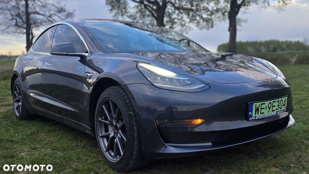 Tesla Model 3 - 1