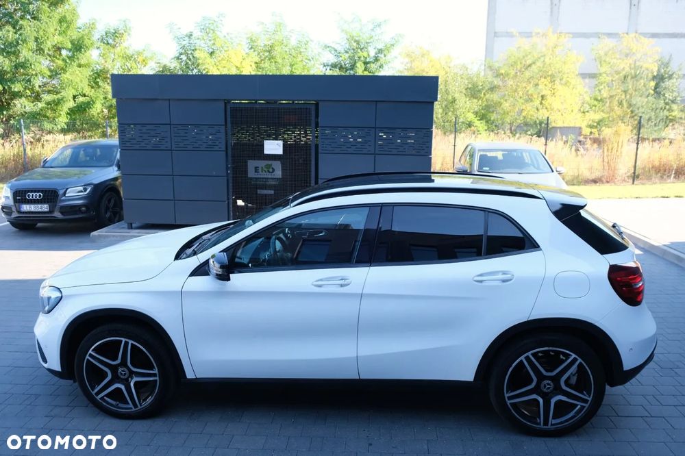 Mercedes-Benz GLA - 10